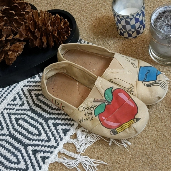 🌼 Size 7 - Teacher Shoes - 'Toms-Inspired'🌼 - Picture 1 of 6